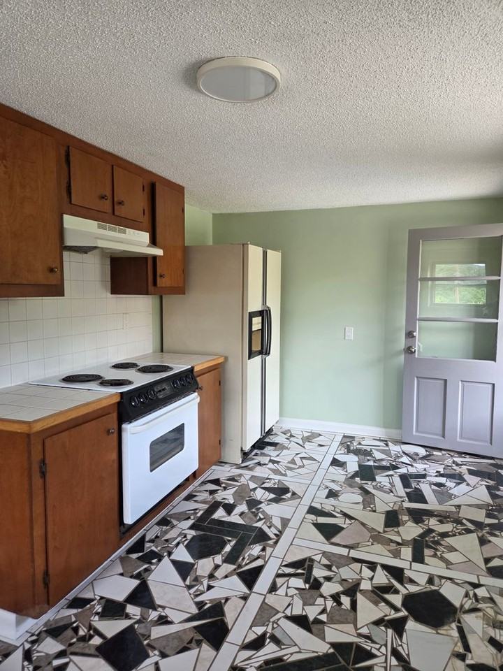 171 Gilmer St #B - Photo 3 of 16
