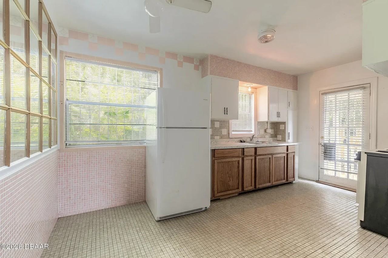 531 Elm St - Photo 2 of 9