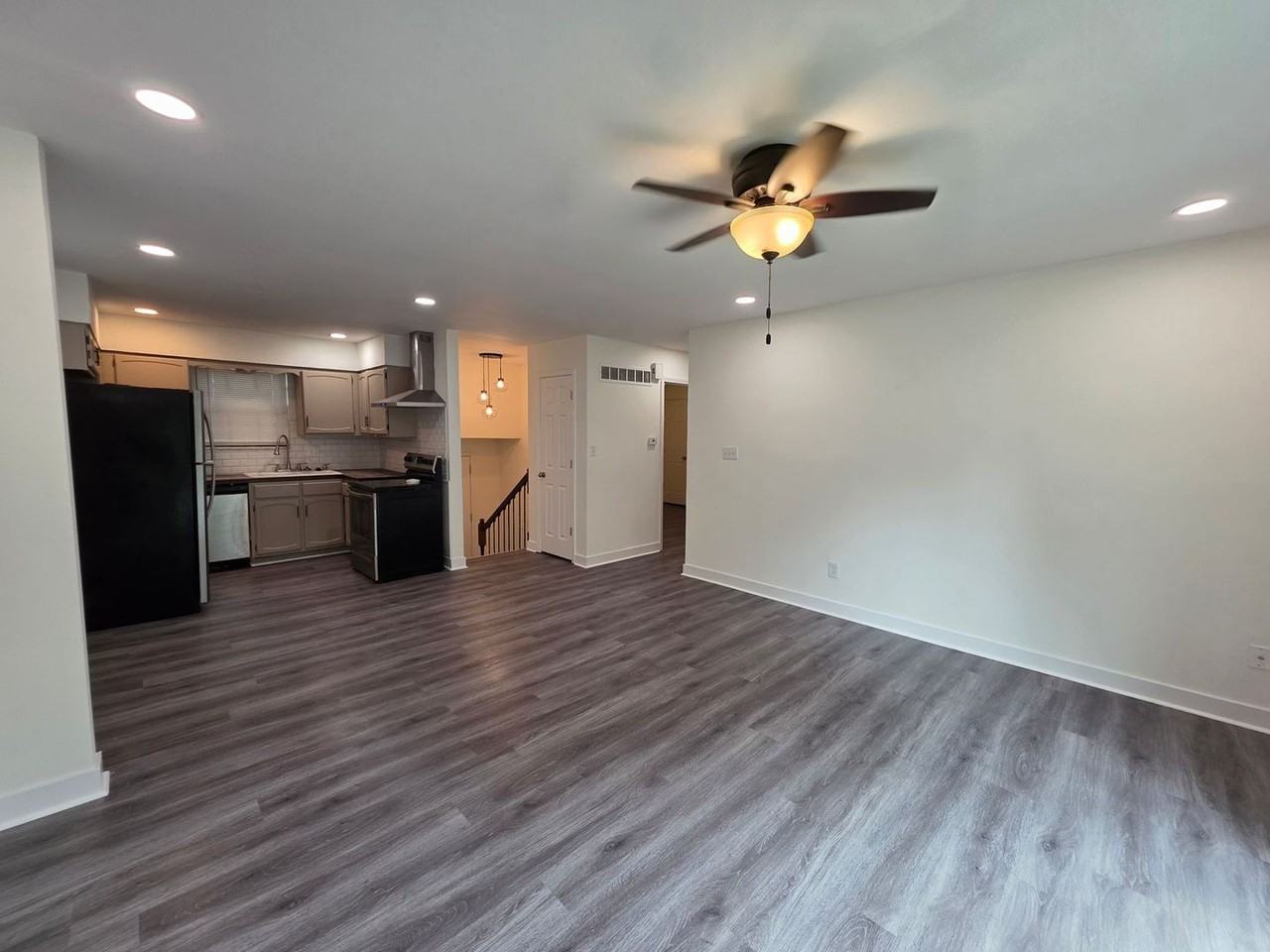 1114 E South Ave - Photo 3 of 12