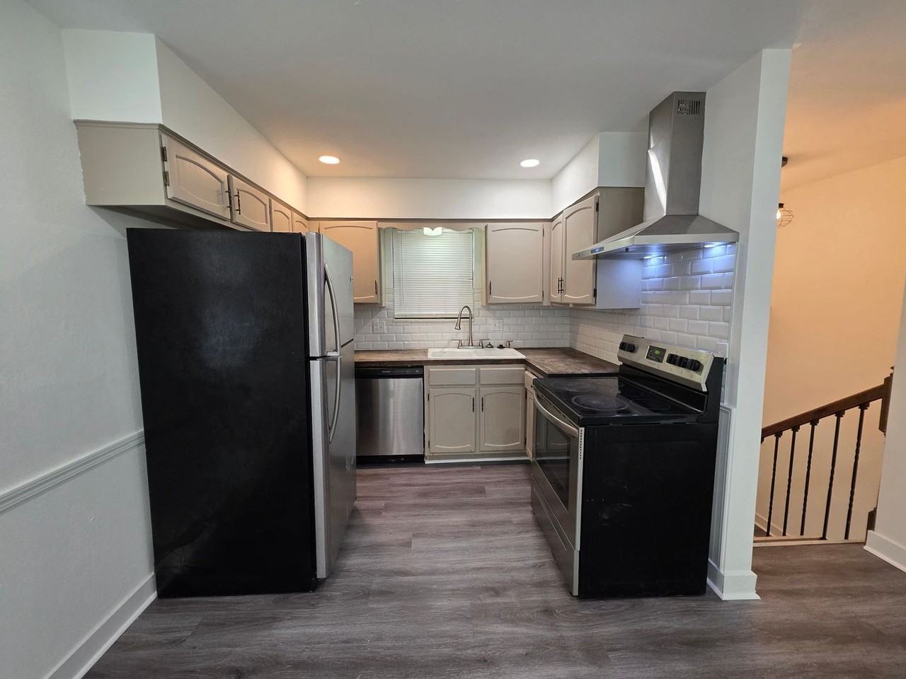 1114 E South Ave - Photo 4 of 12