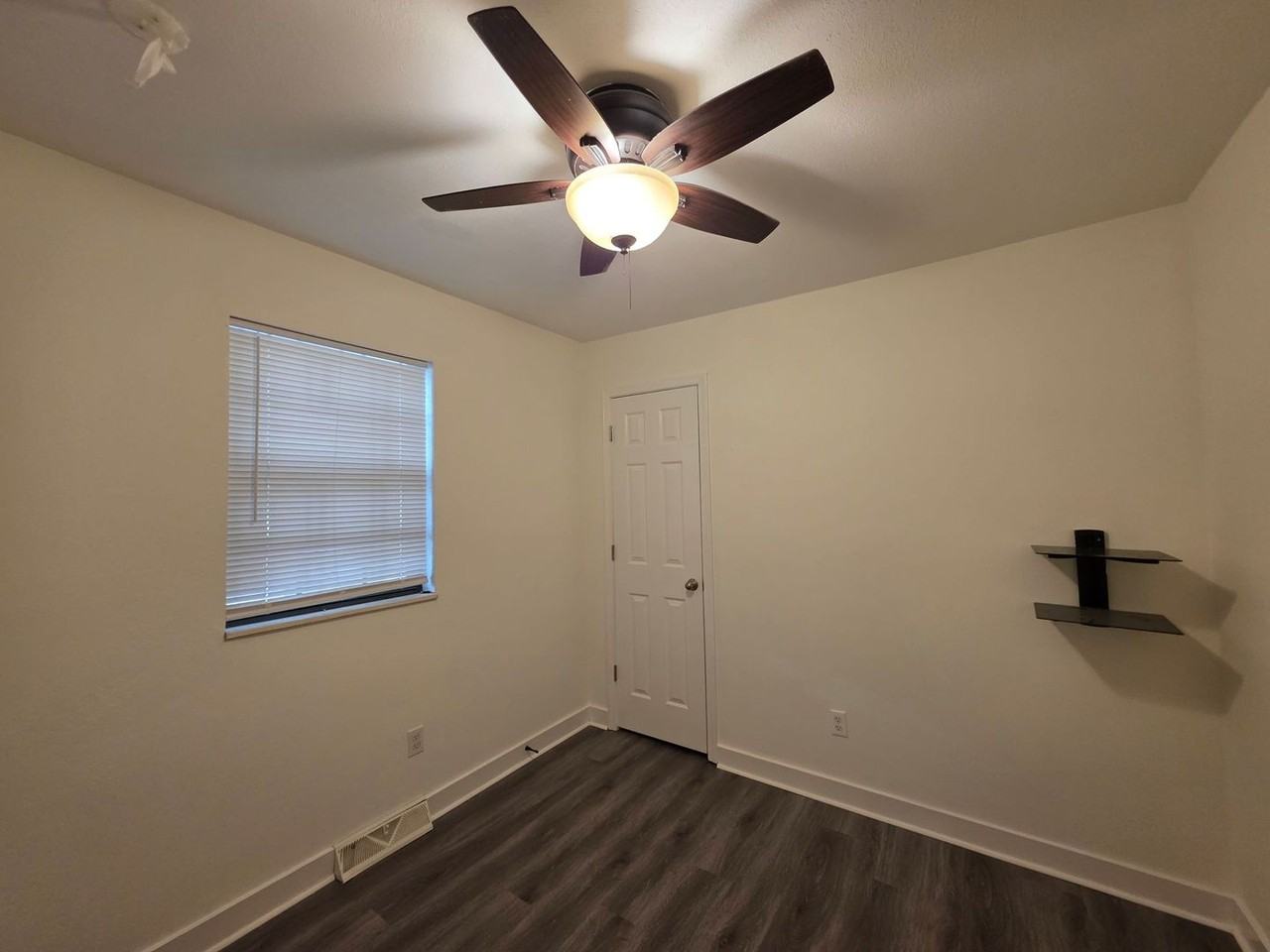 1114 E South Ave - Photo 7 of 12