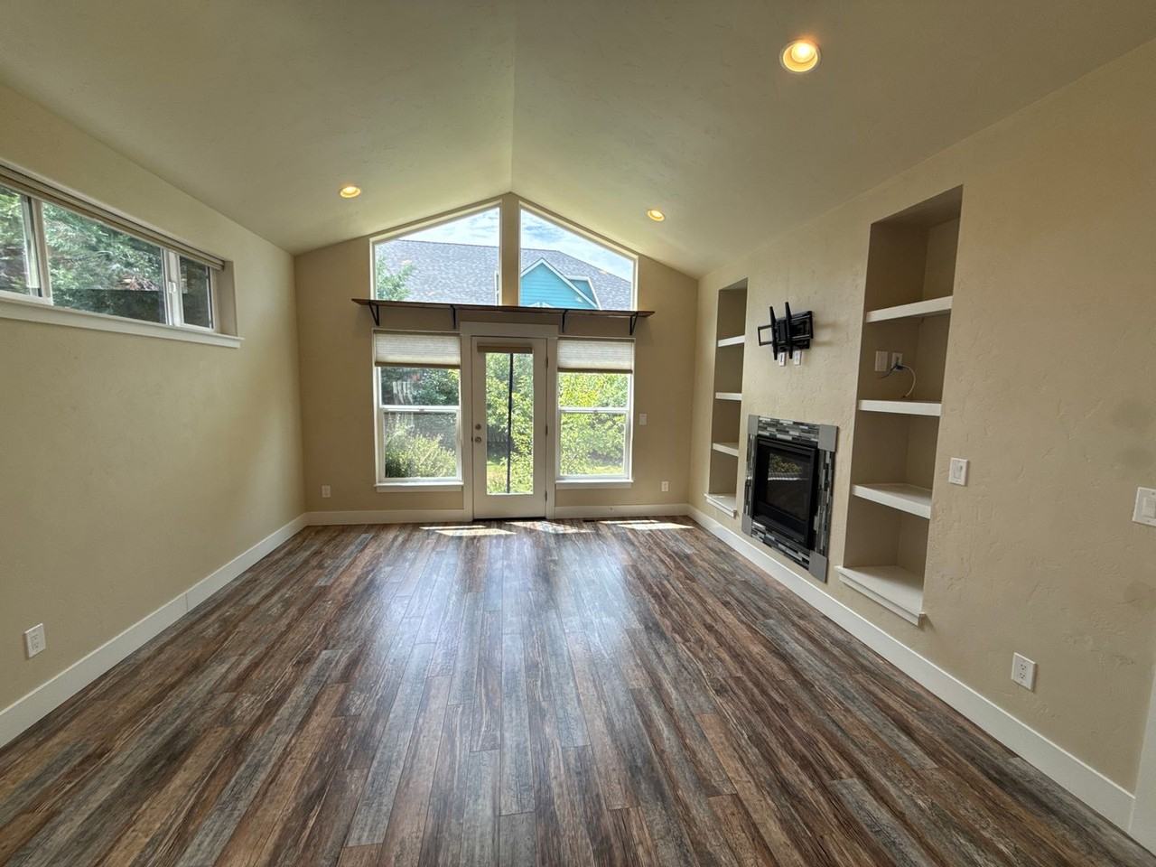 20747 Ne Angora Ct - Photo 2 of 25