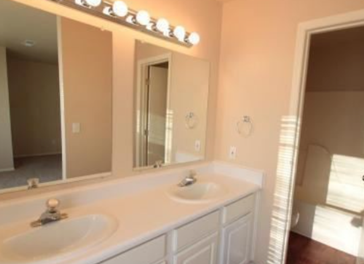 1779 W Kagy Blvd - Photo 6 of 9