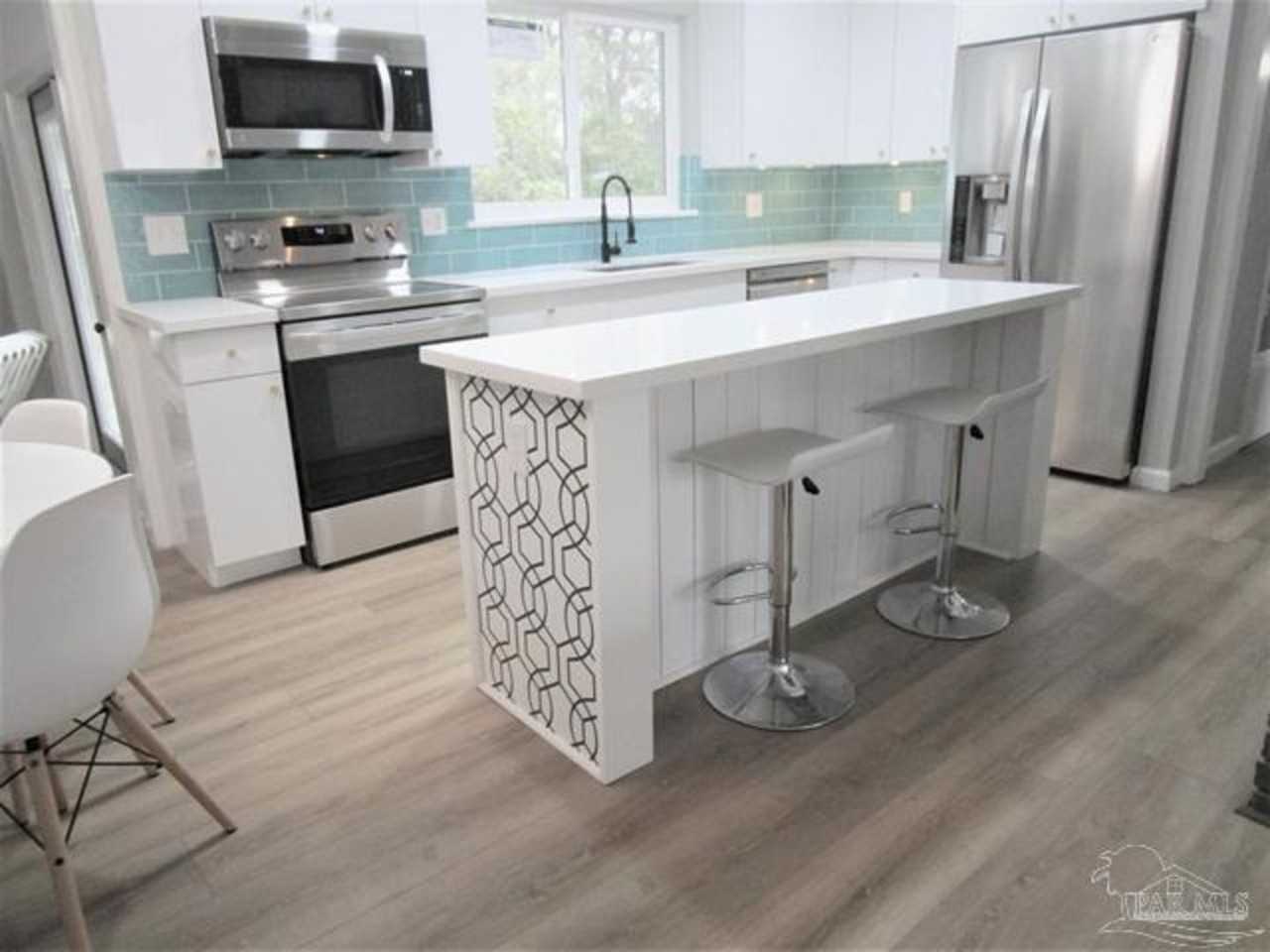814 Woodland Dr - Photo 2 of 9