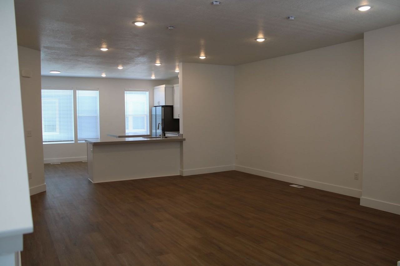 1784 W 200 S - Photo 4 of 31