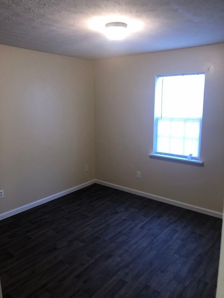 618 College St SW - Photo 4 of 7