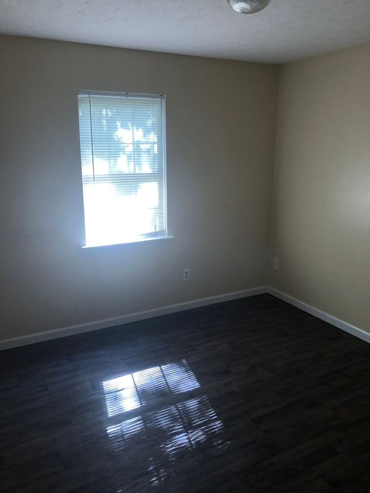 618 College St SW - Photo 5 of 7