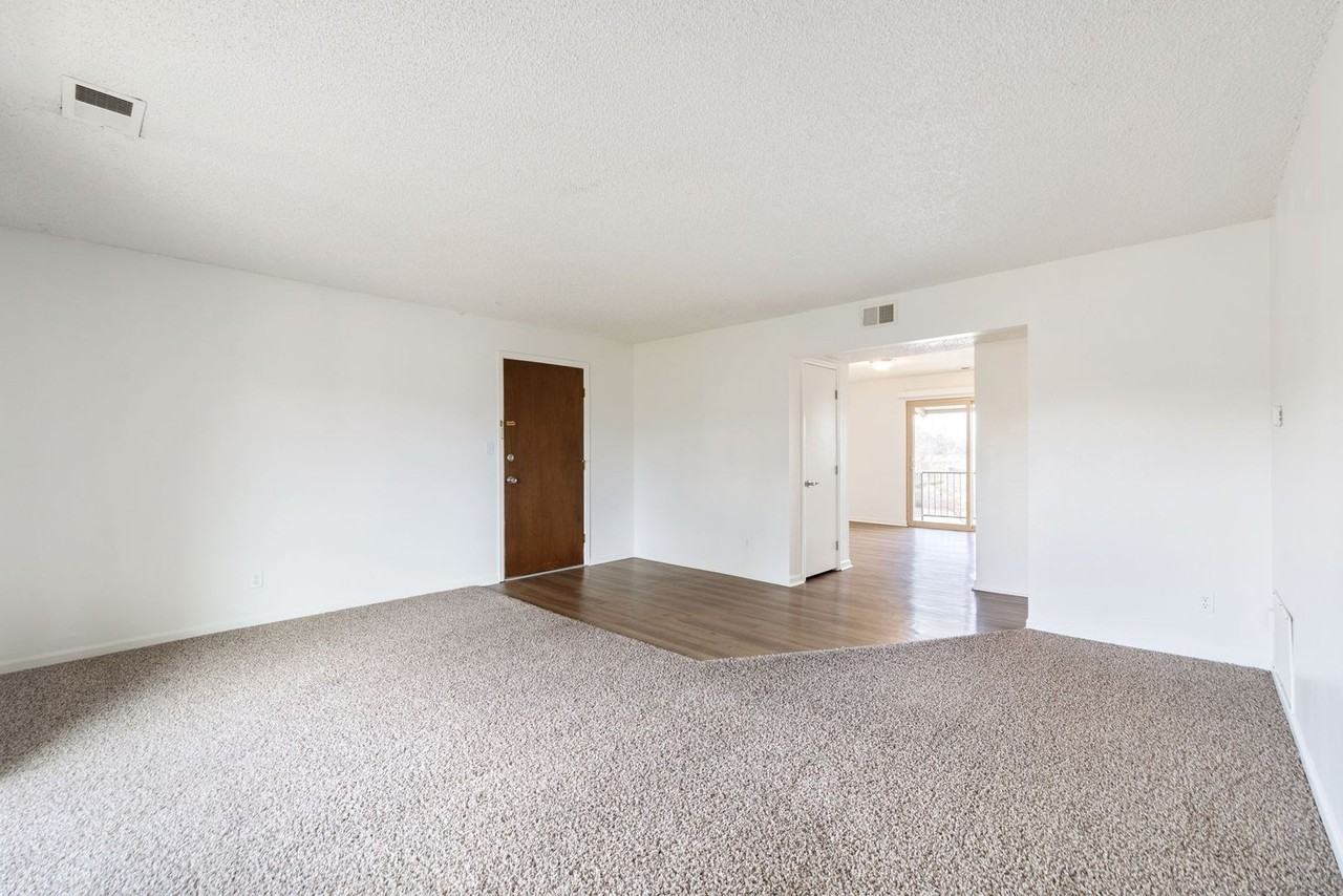 Lakemont Apartments - Photo 5 of 41
