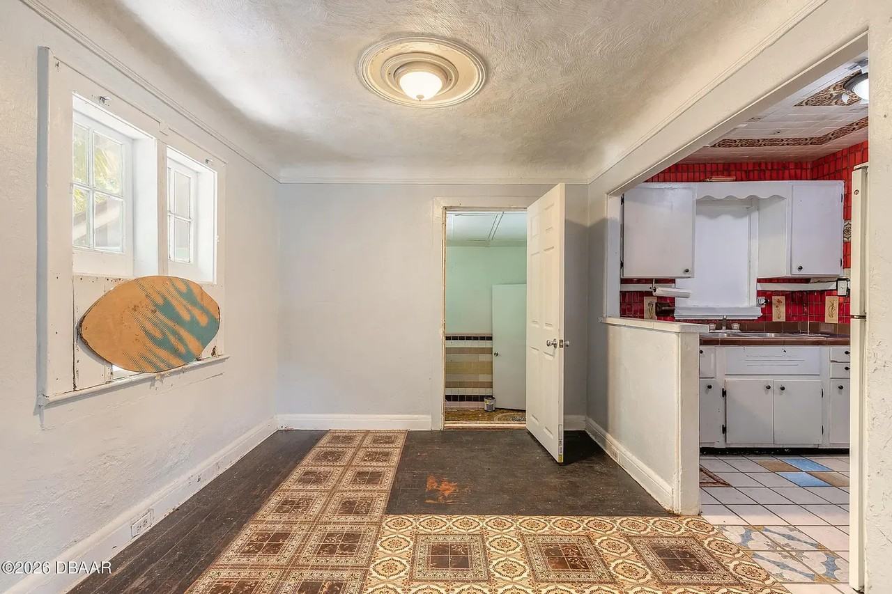 319 Taylor Ave - Photo 3 of 13