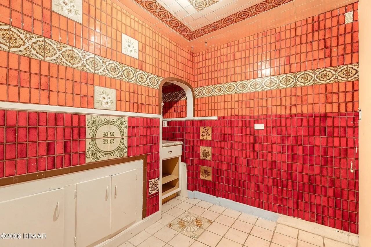 319 Taylor Ave - Photo 7 of 13