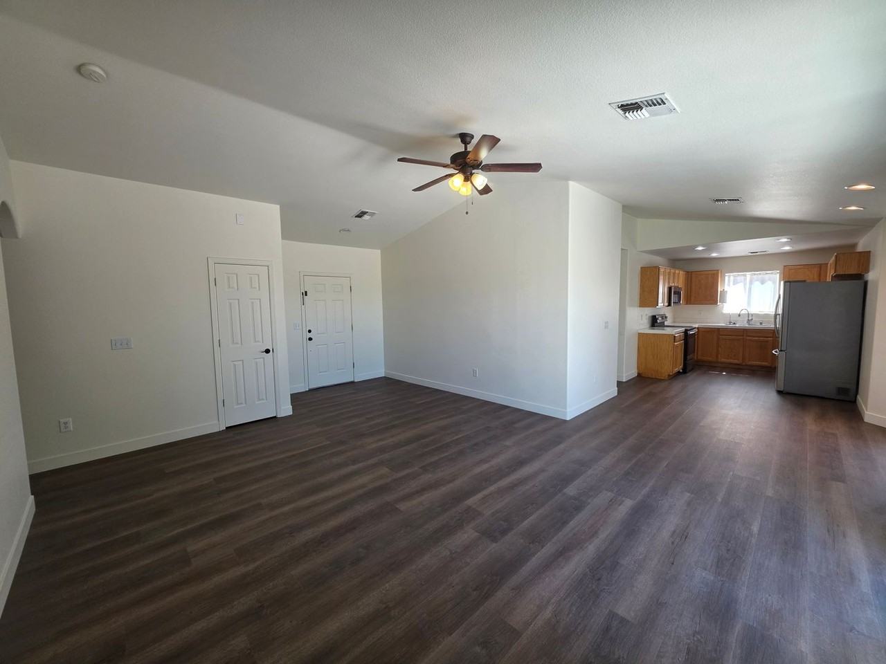 2086 E Jamie Rd - Photo 5 of 20