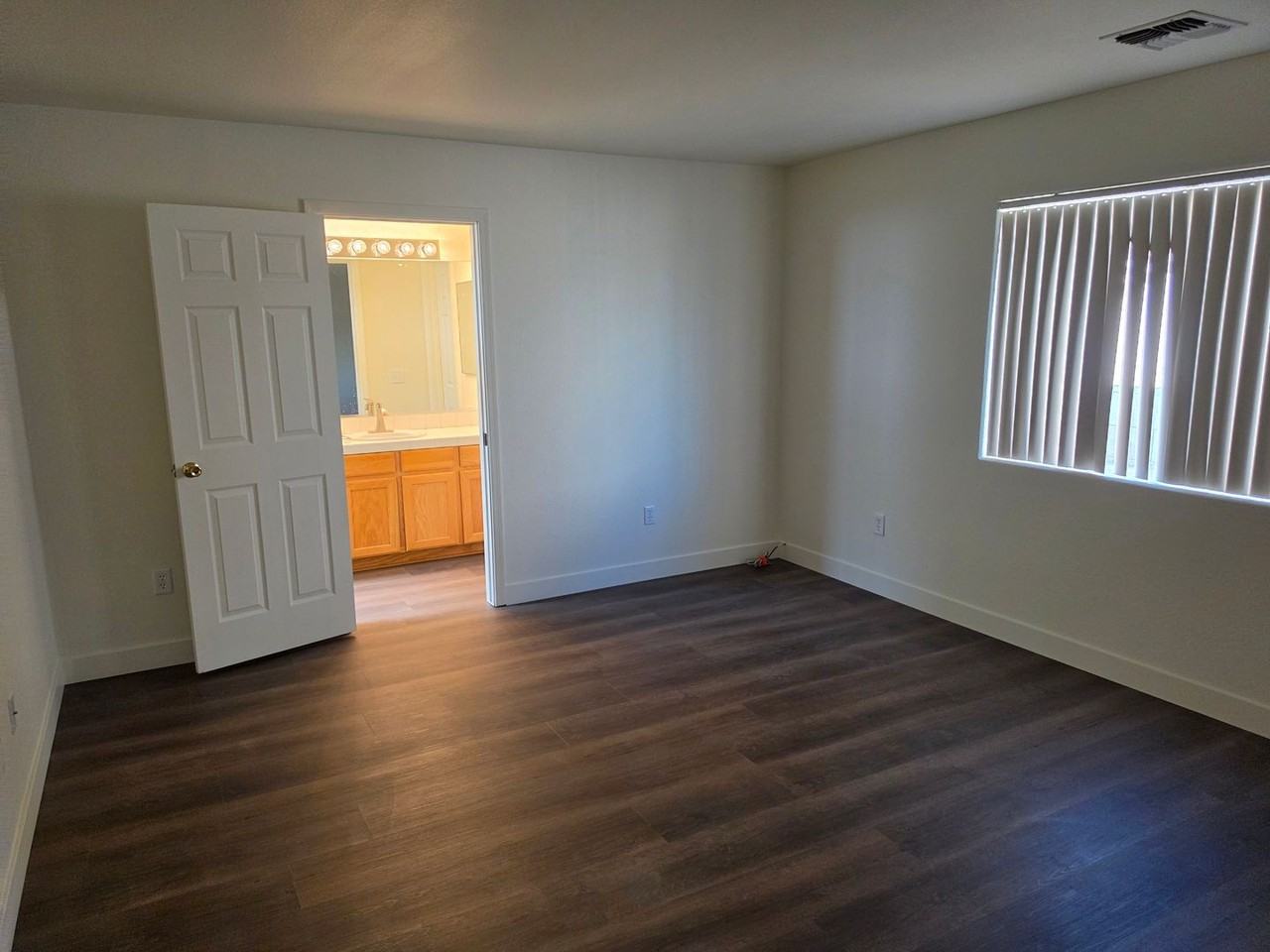 2086 E Jamie Rd - Photo 6 of 20