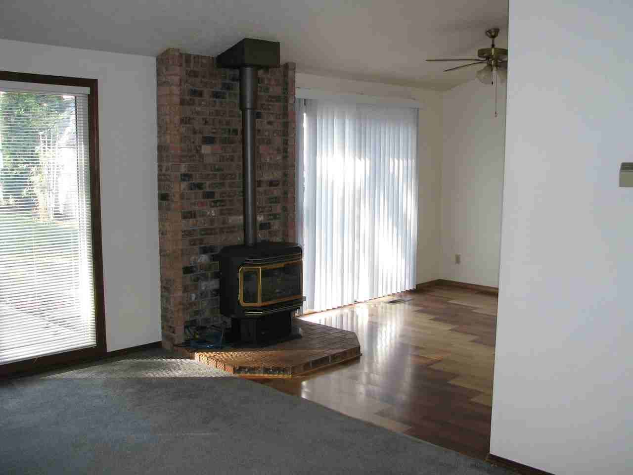 5123 Vale Ct Se - Photo 4 of 17