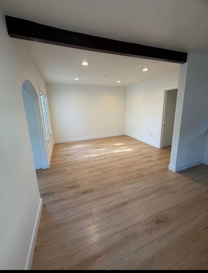 1252 S Orange St - Photo 2 of 7