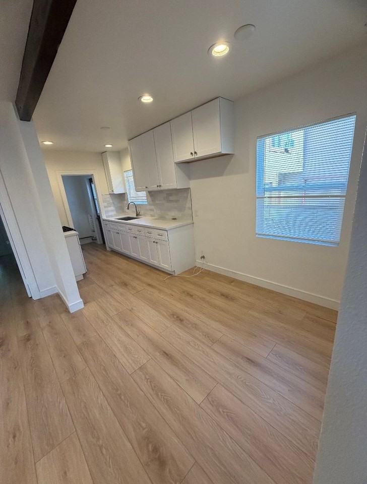 1252 S Orange St - Photo 3 of 7