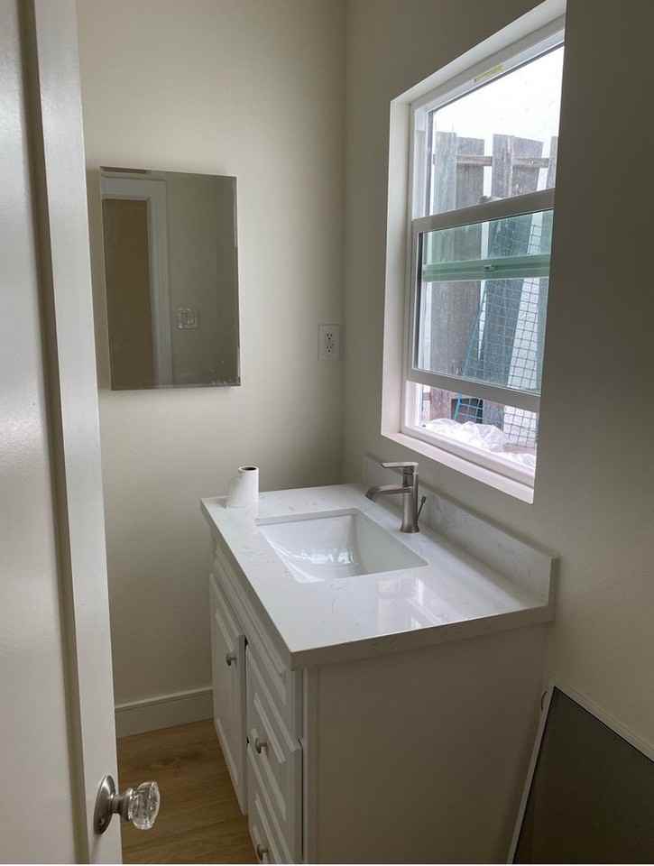 1252 S Orange St - Photo 4 of 7