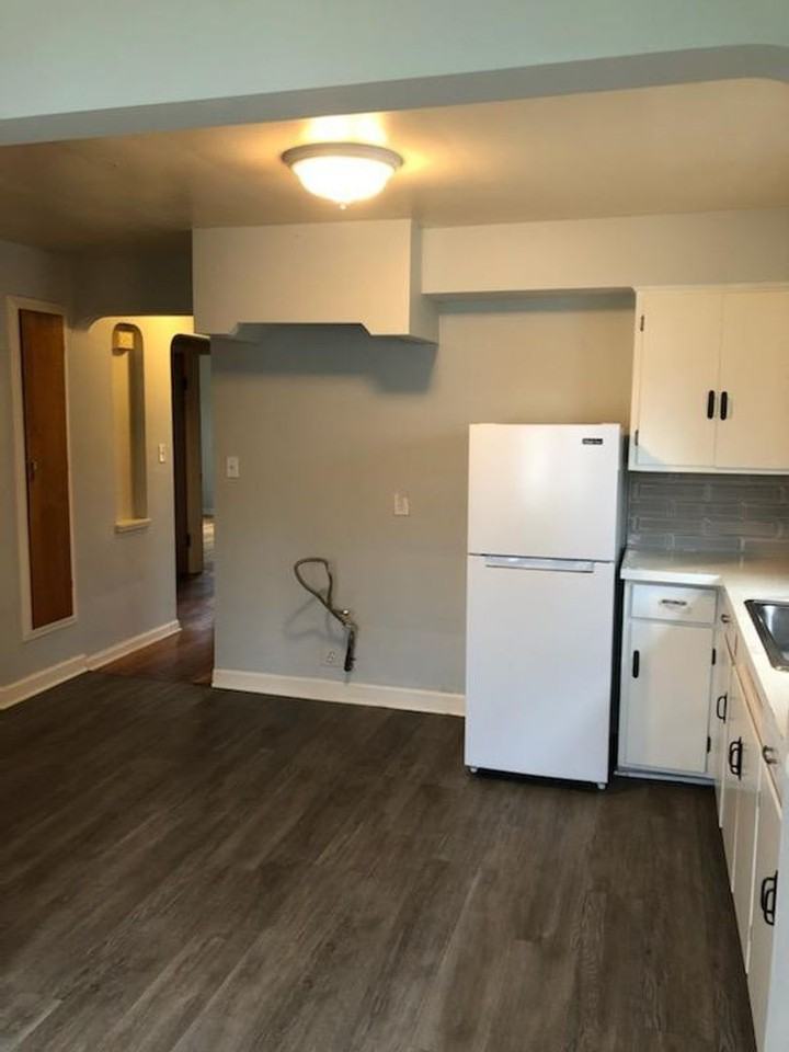 1482 Dille Rd - Photo 6 of 34