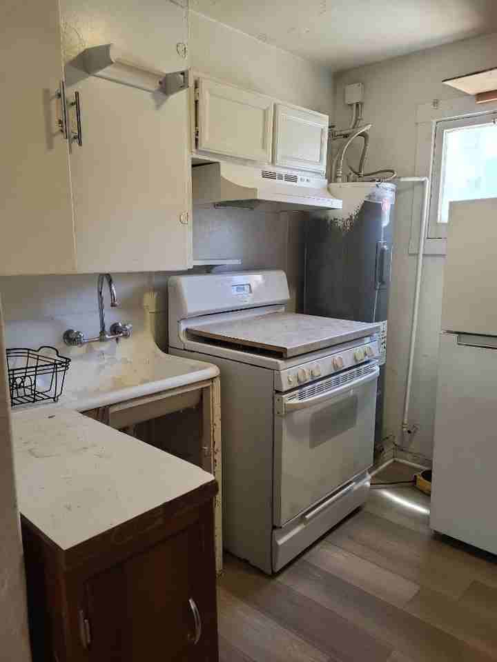 462 Evans Ave - Photo 3 of 16