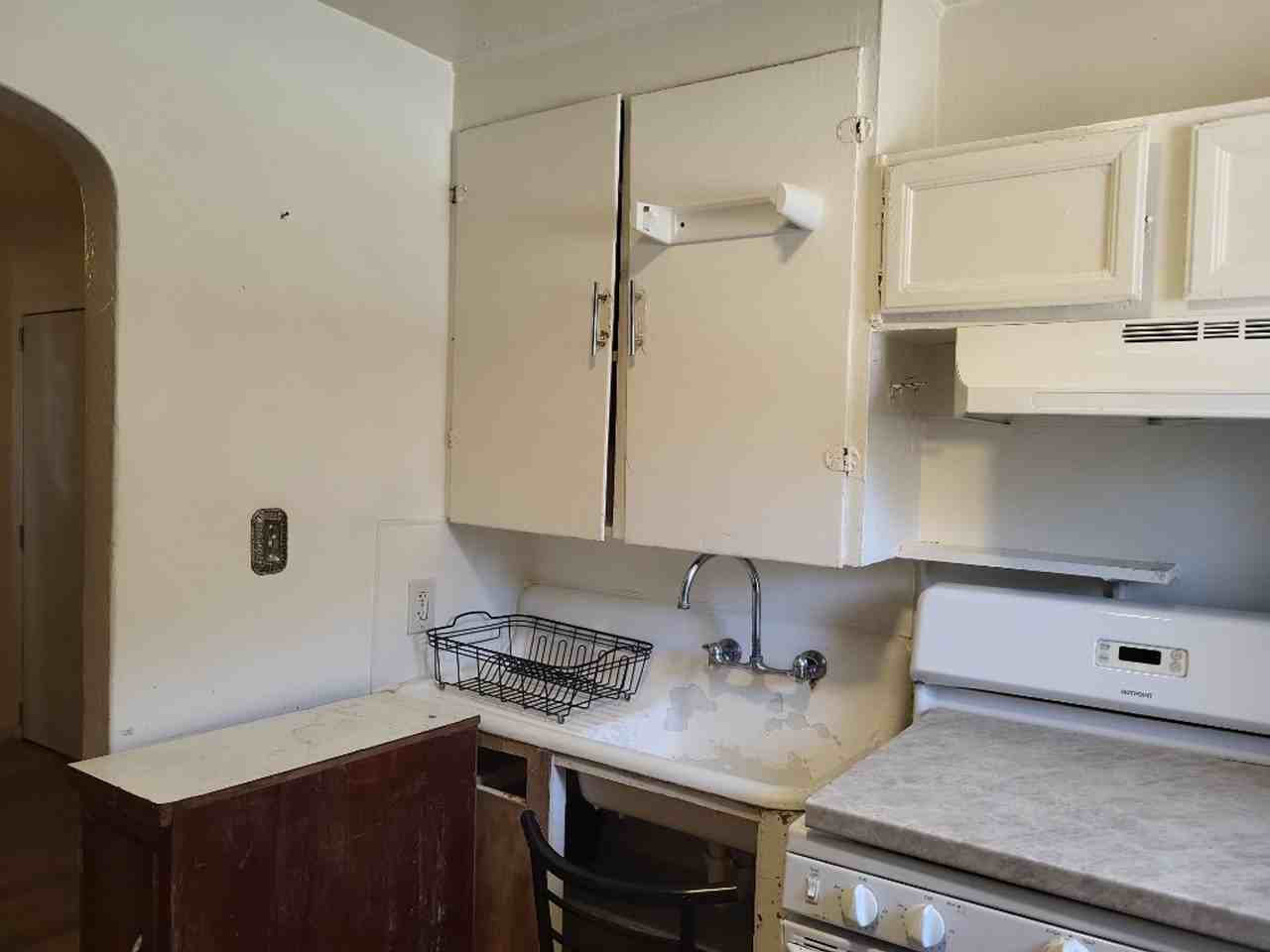 462 Evans Ave - Photo 6 of 16