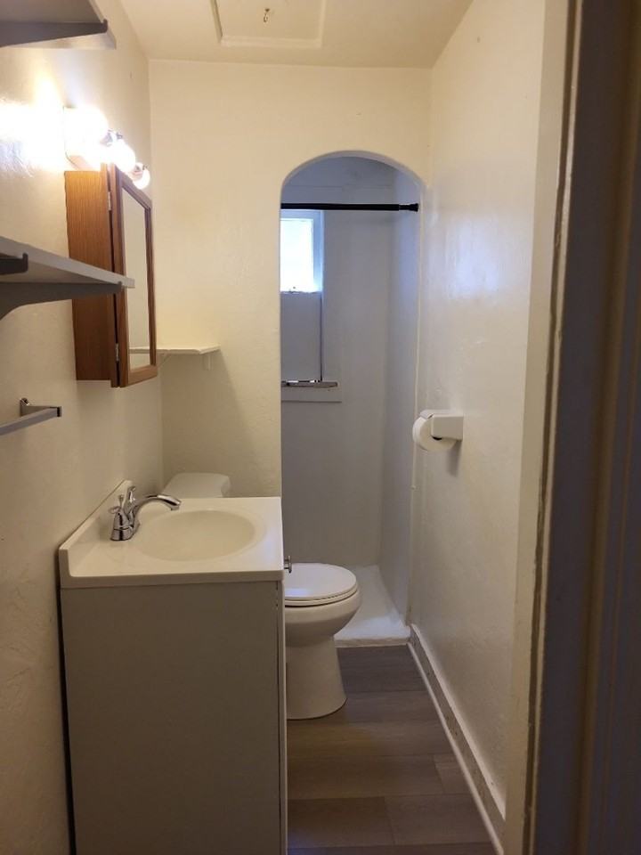 462 Evans Ave - Photo 7 of 16