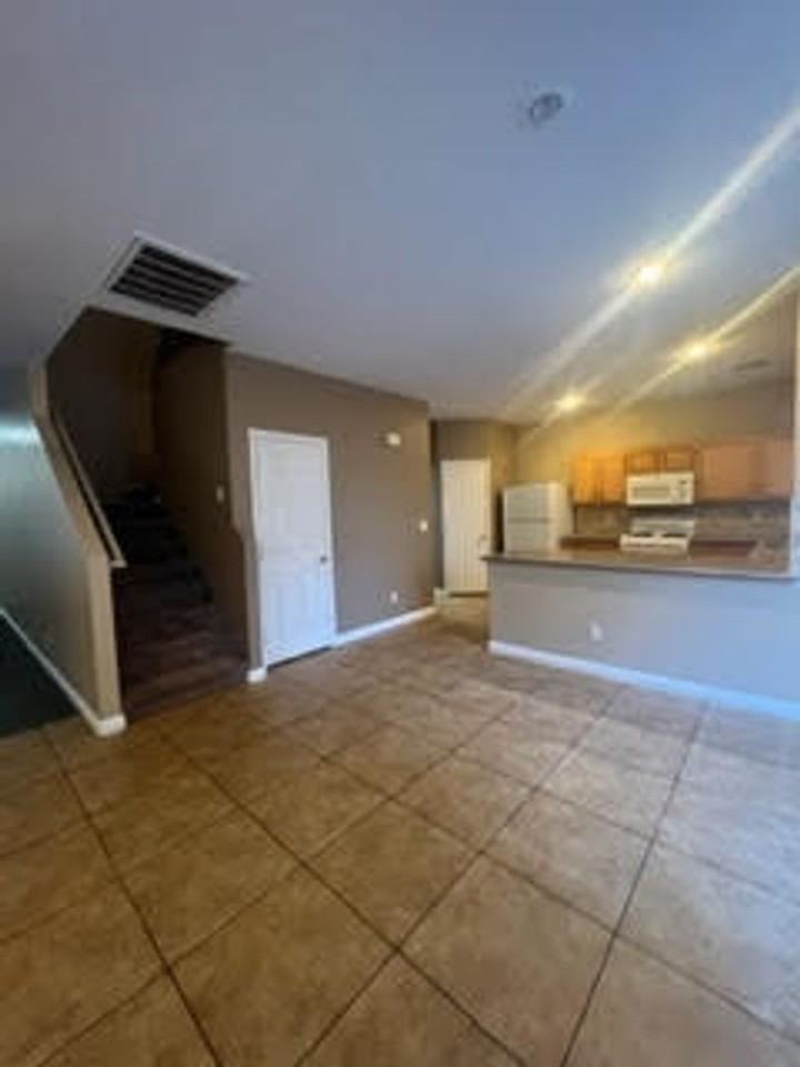 10784 Royal Jasmine Ln - Photo 7 of 31