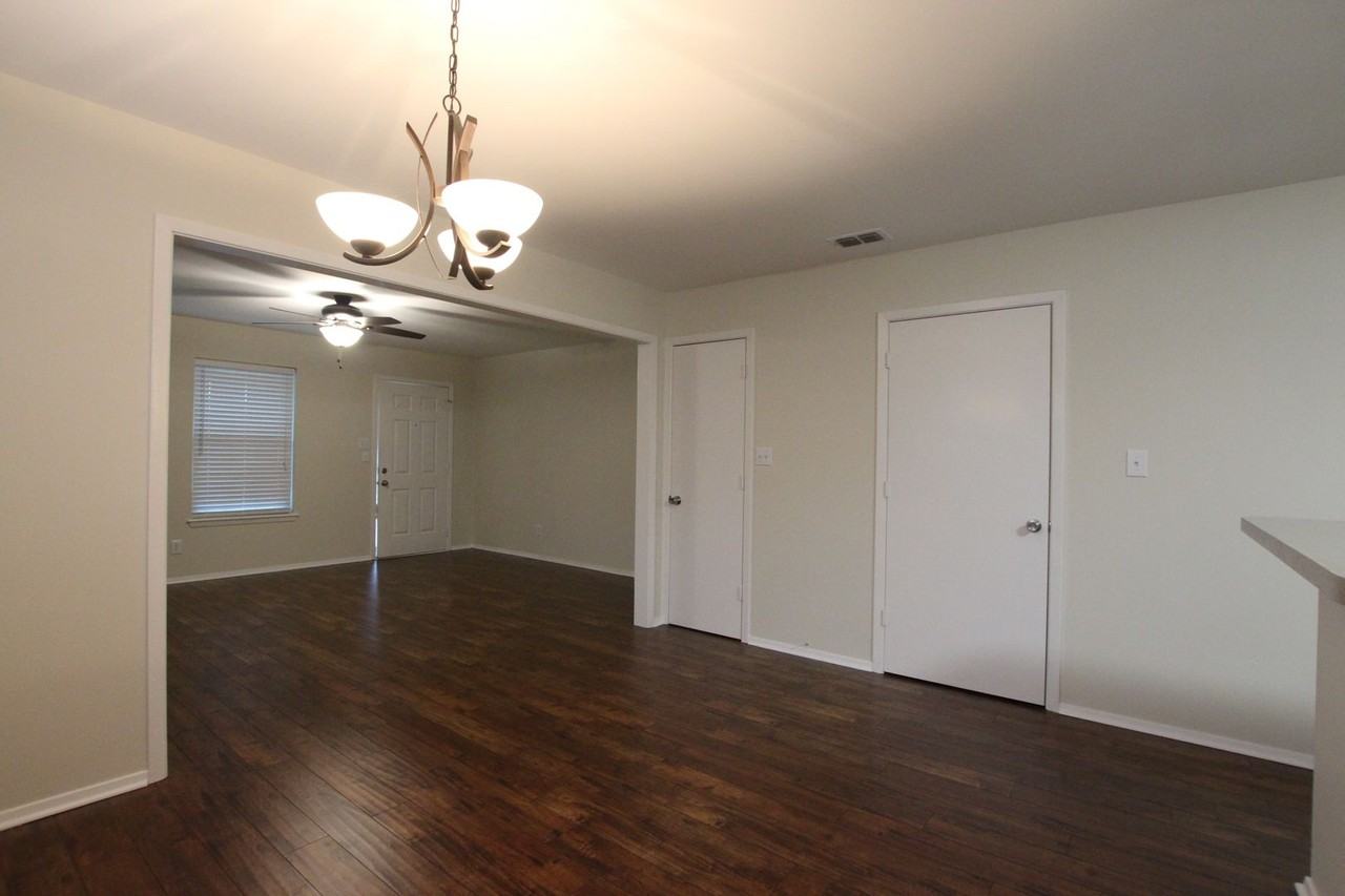 408 Redbud Cir - Photo 4 of 22