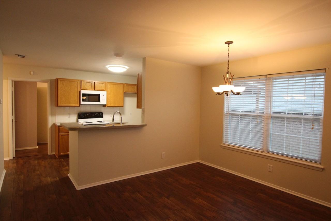 408 Redbud Cir - Photo 5 of 22