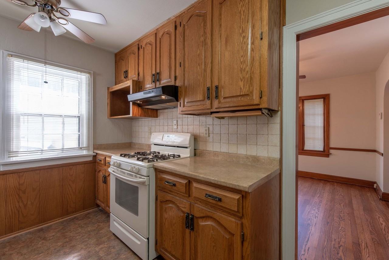 509 E Bennett St - Photo 6 of 16