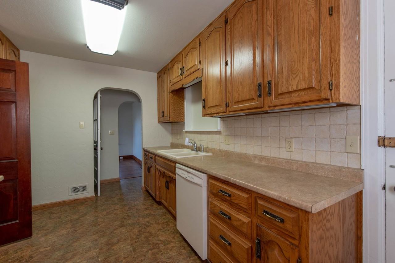 509 E Bennett St - Photo 7 of 16