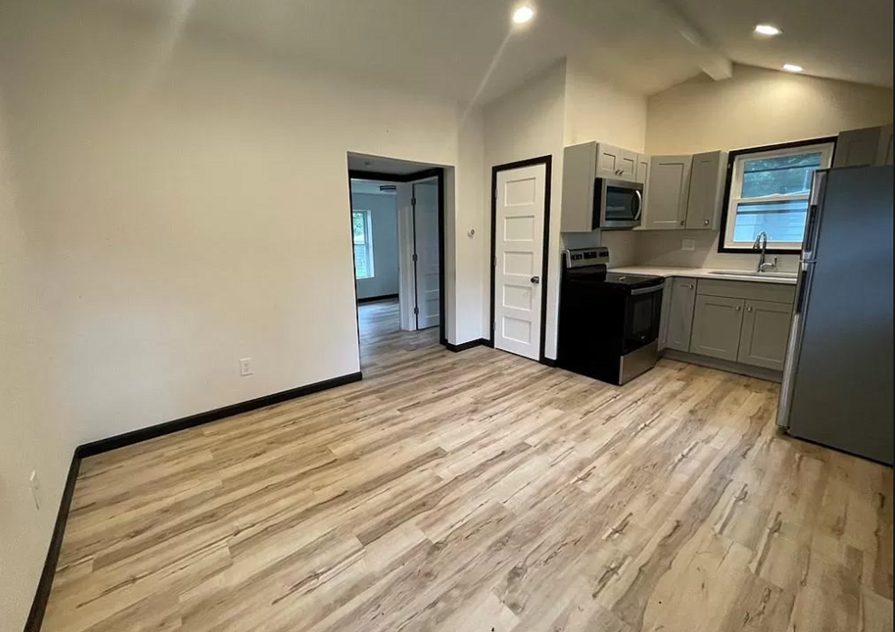 830 Harrison St - Photo 3 of 11