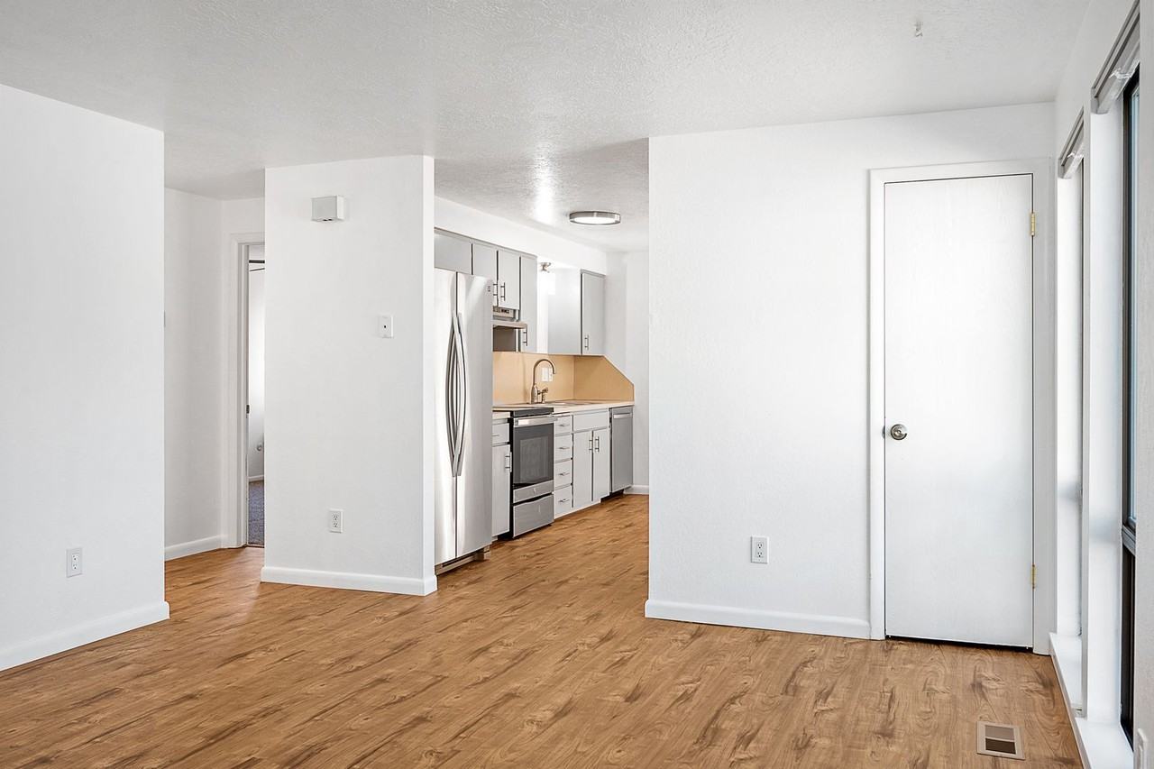 2709 N 24th St - Photo 3 of 38