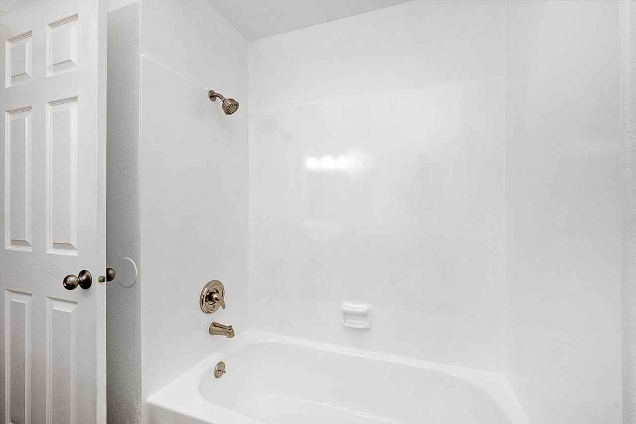 2709 N 24th St - Photo 7 of 38