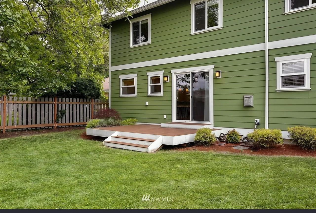 11539 16th Ave Ne - Photo 2 of 15