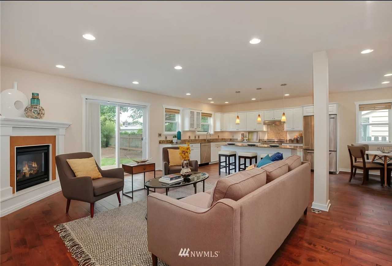 11539 16th Ave Ne - Photo 5 of 15