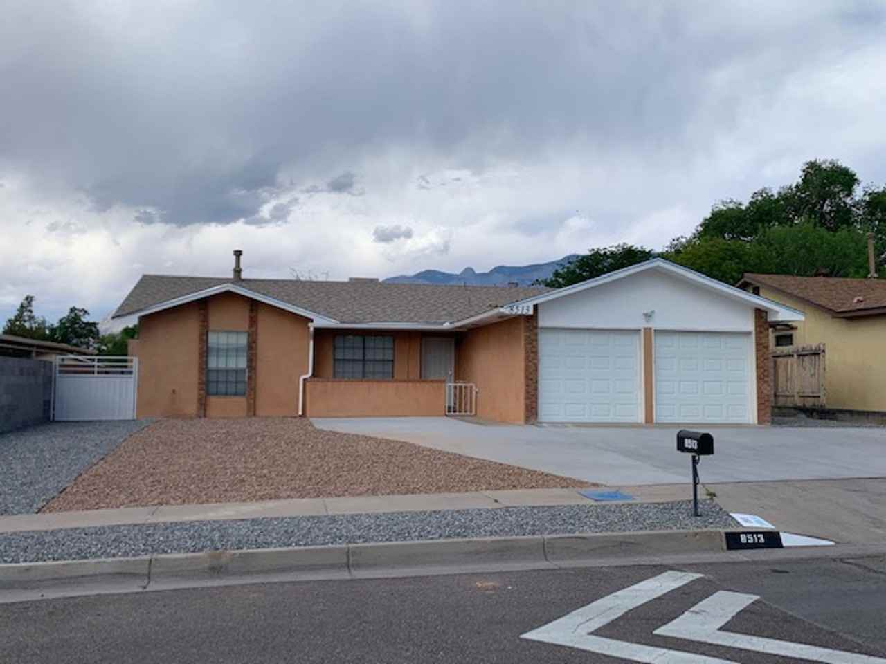 8513 Capulin Rd Ne - Photo 2 of 16