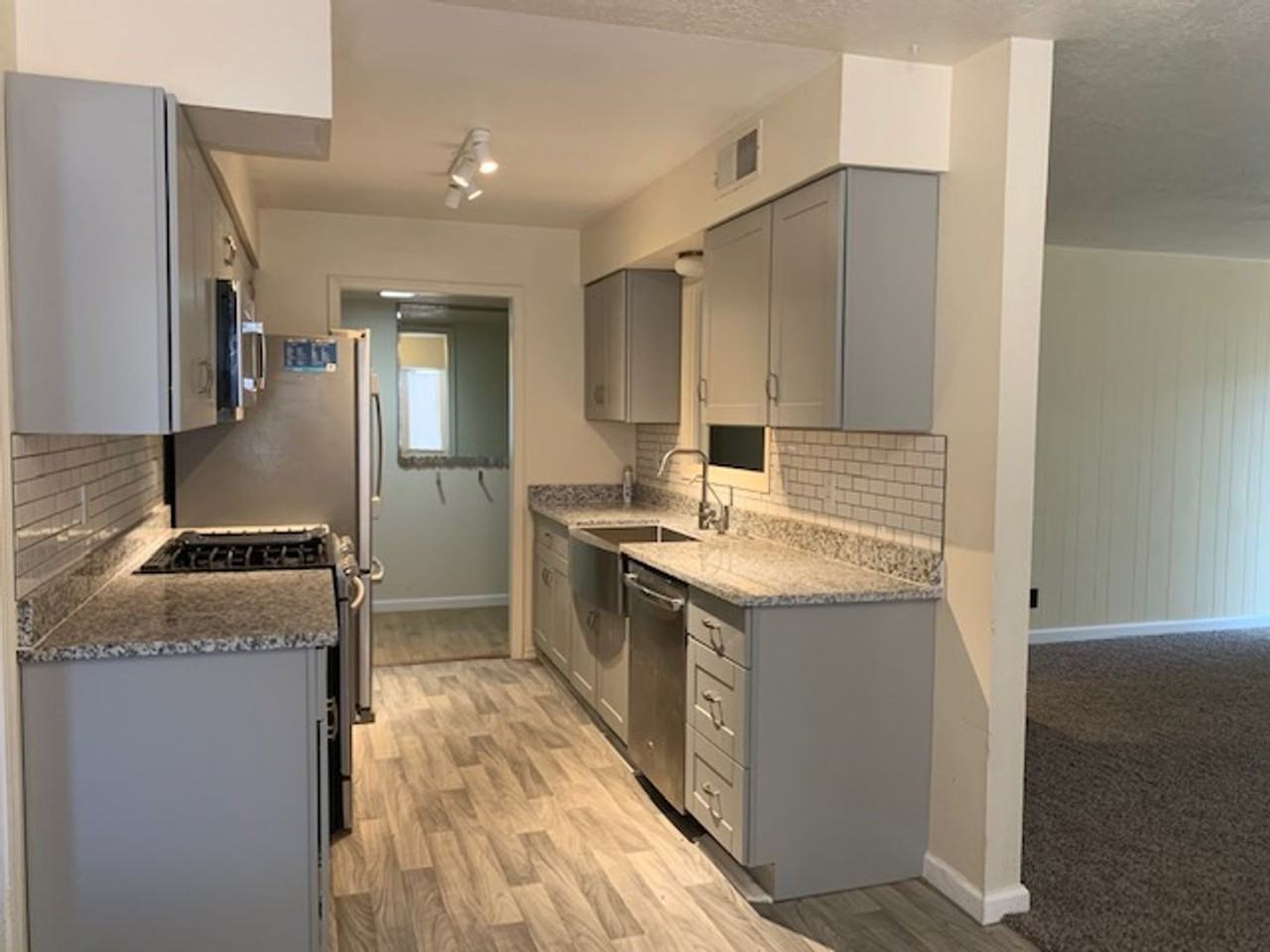 8513 Capulin Rd Ne - Photo 3 of 16