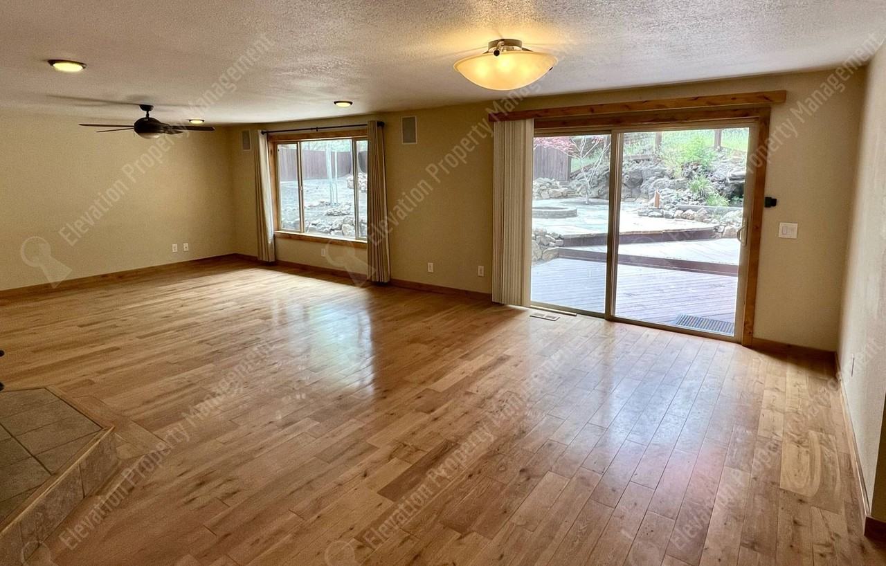 61121 Echo Hollow Rd - Photo 2 of 27