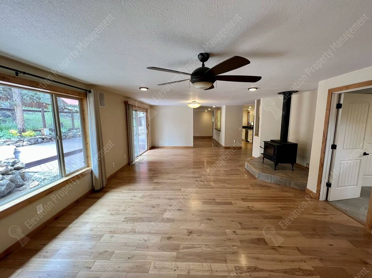 61121 Echo Hollow Rd - Photo 3 of 27