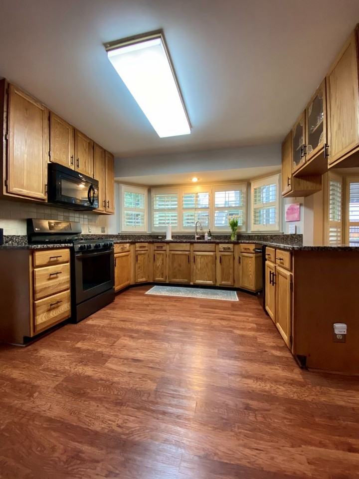 2 Eastbrook Ct - Photo 4 of 22
