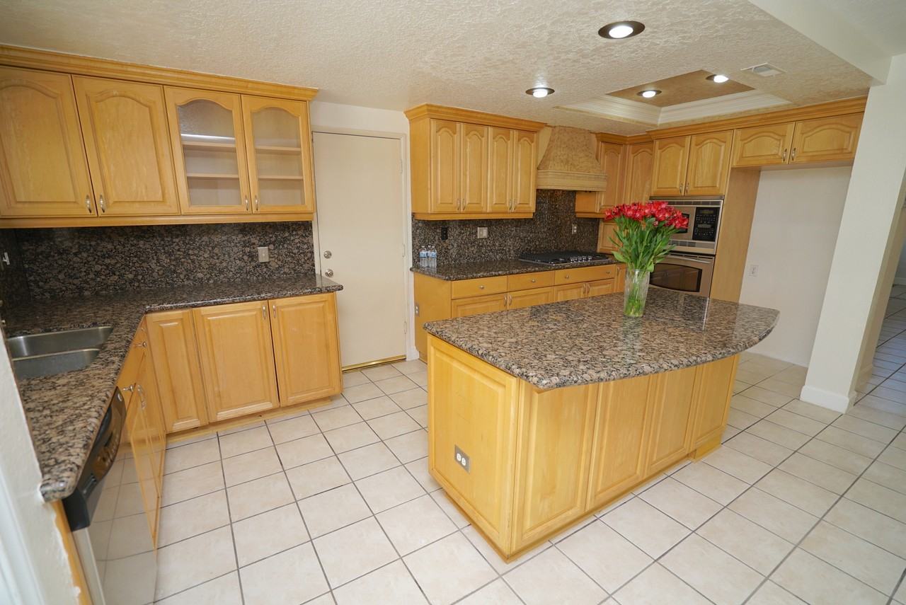 27727 Spandau Dr - Photo 4 of 29