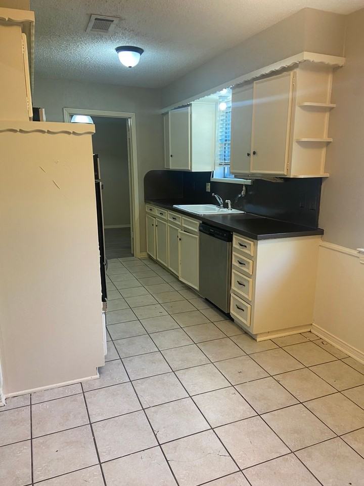 1314 Hanna Cir - Photo 5 of 13