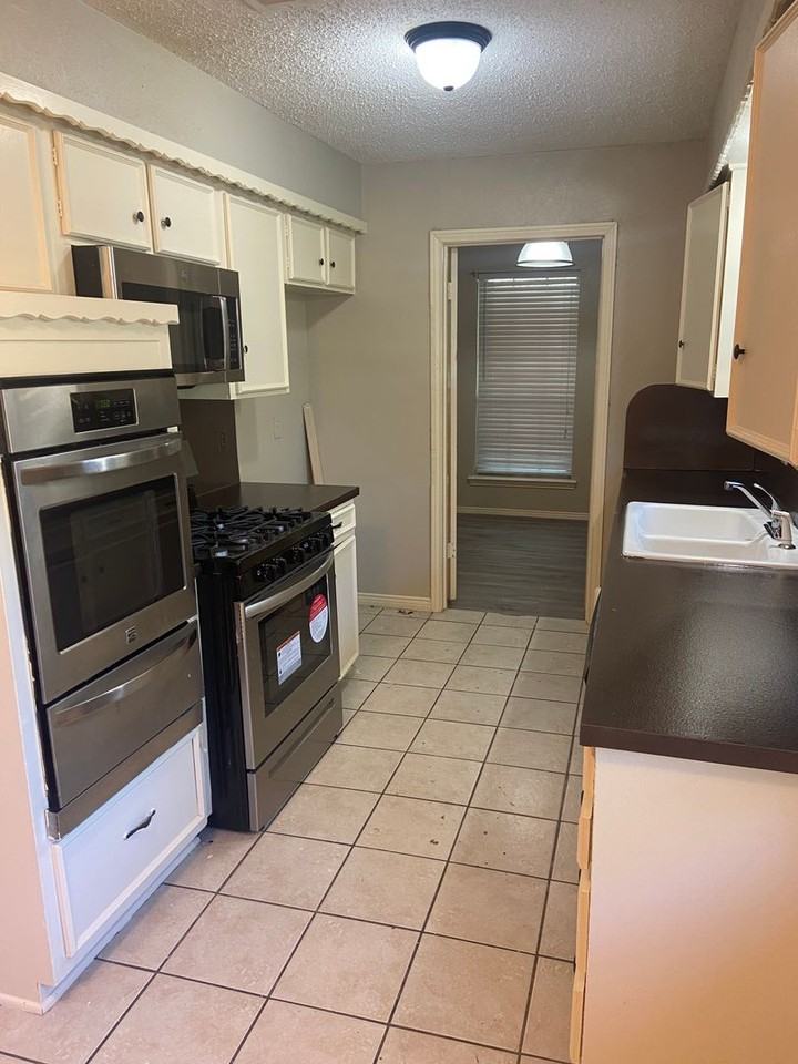 1314 Hanna Cir - Photo 7 of 13
