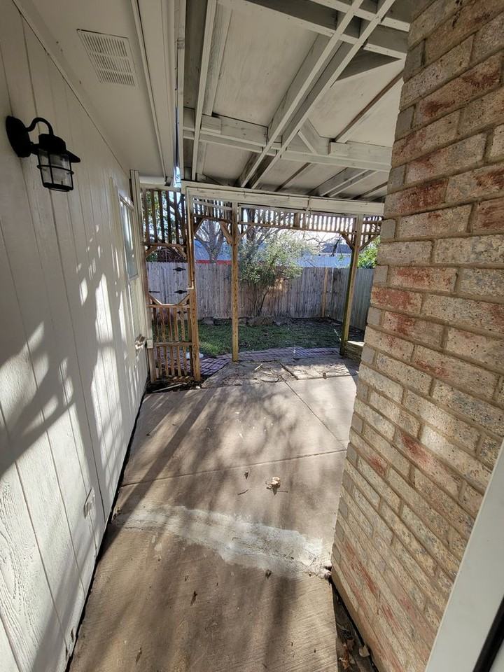 1324 Regent St - Photo 2 of 22