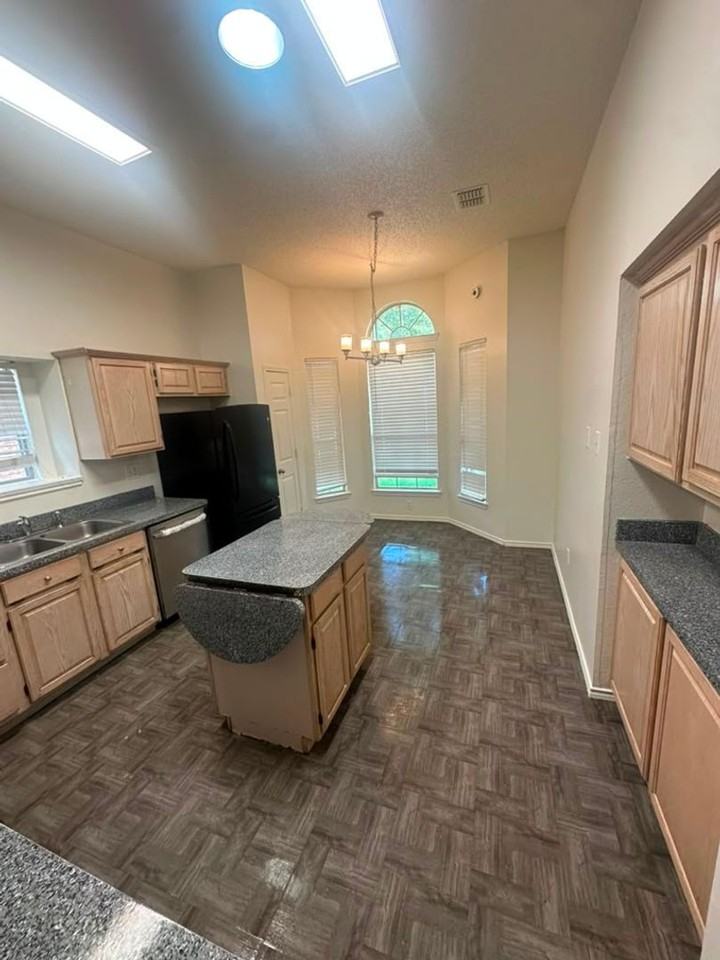 1324 Regent St - Photo 4 of 22