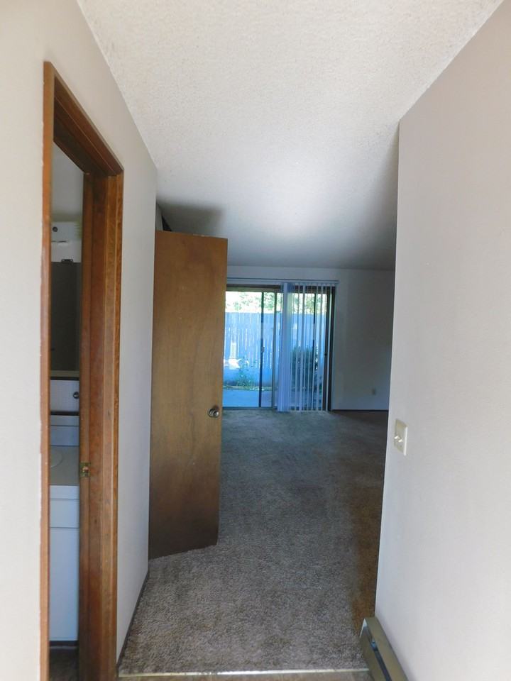 540 N Pine St #13 - Photo 2 of 12