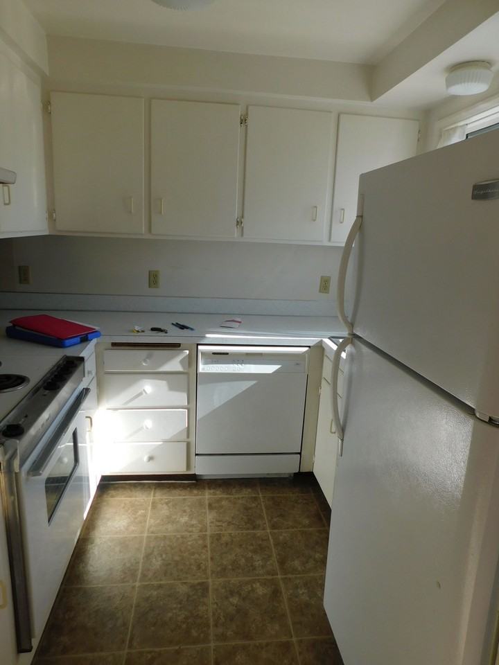 540 N Pine St #13 - Photo 3 of 12