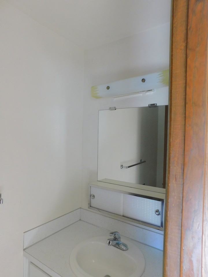 540 N Pine St #13 - Photo 5 of 12
