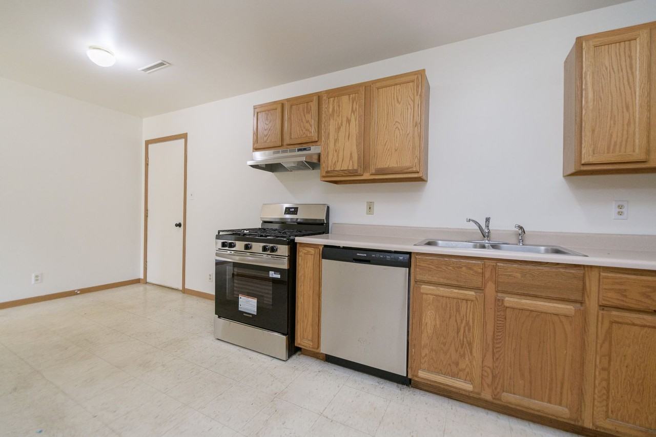 114 S 15th St - Photo 7 of 18