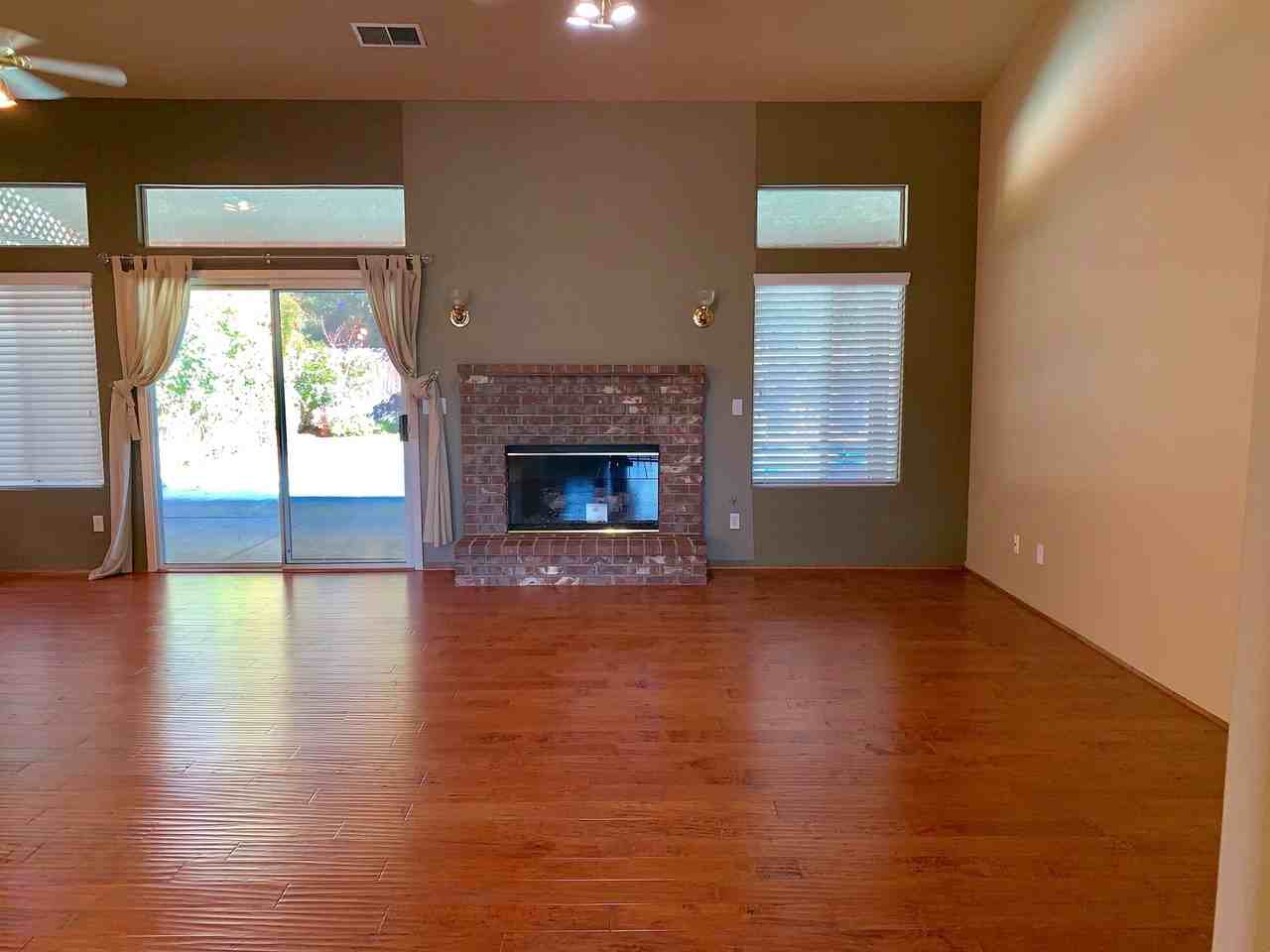 3558 W Escalon Ave - Photo 2 of 18