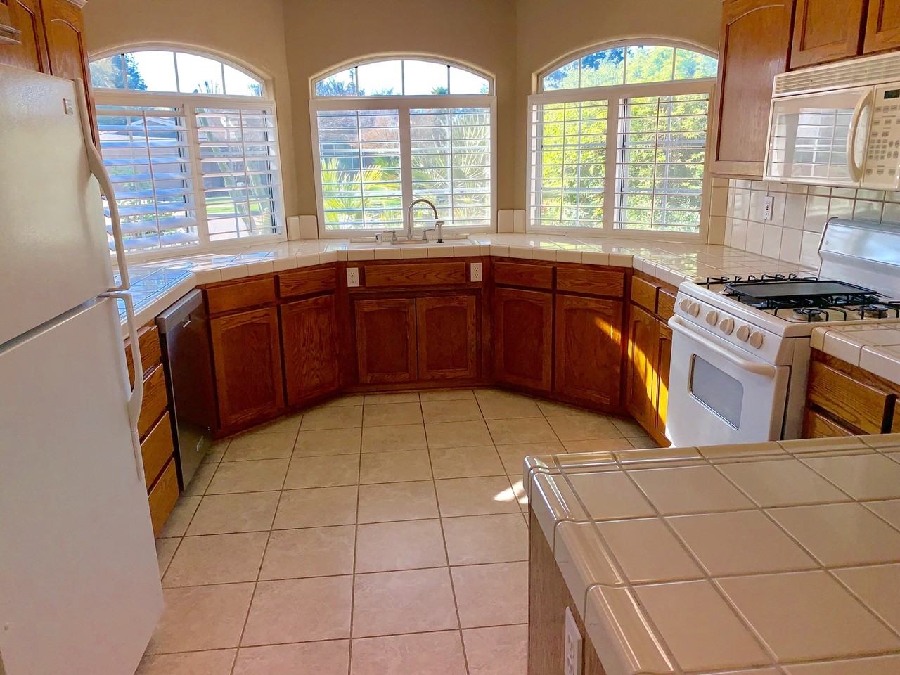 3558 W Escalon Ave - Photo 6 of 18